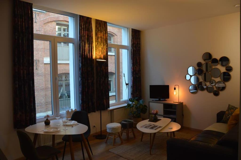 אנטוורפן Hippe Studio In Historisch Gebouw In Oude Centrum מראה חיצוני תמונה