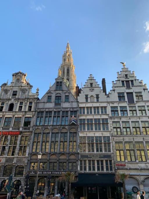 אנטוורפן Hippe Studio In Historisch Gebouw In Oude Centrum מראה חיצוני תמונה