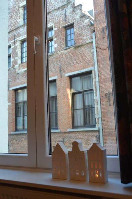 אנטוורפן Hippe Studio In Historisch Gebouw In Oude Centrum מראה חיצוני תמונה